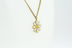 1966 Lazy Daisy Necklace