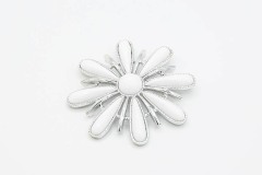 1973 Snow Blossom Pin