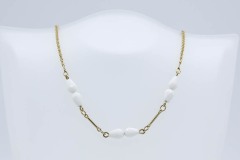 1979 White 'N Bright Necklace