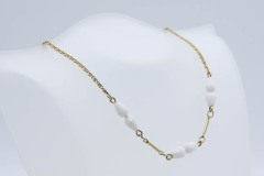1979 White 'N Bright Necklace