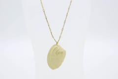 1982 Creamy Shell Necklace