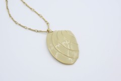 1982 Creamy Shell Necklace